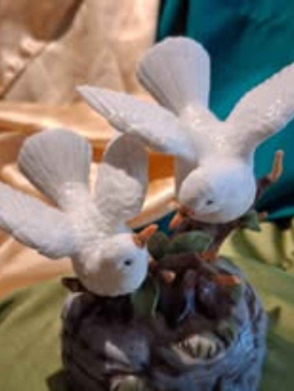 Vintage Porcelain White Doves Music Box Plays Love Story